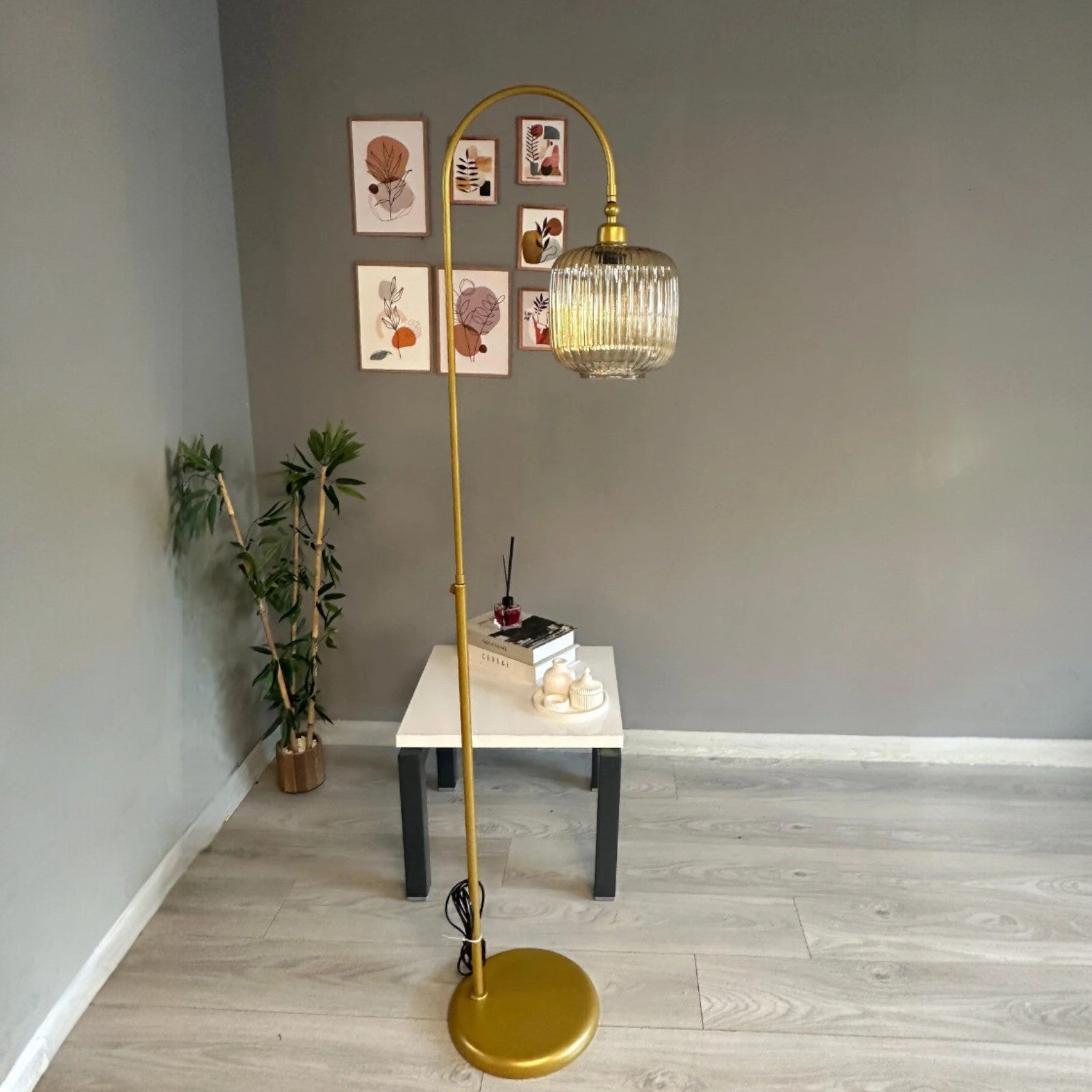 Tumbled Elaris Head Moderne dekorative Metall Stehleuchte